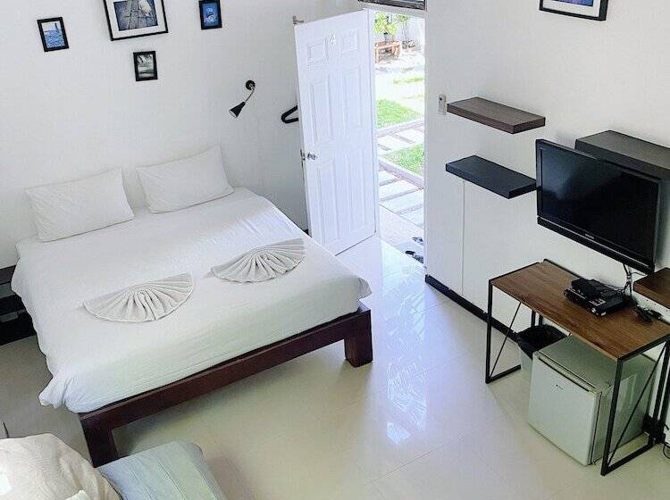 اتاق لوکس خانوادگی, The Reef Hotel & Studios