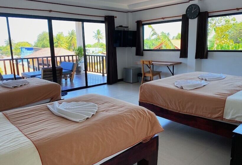 اتاق لوکس خانوادگی, The Reef Hotel & Studios