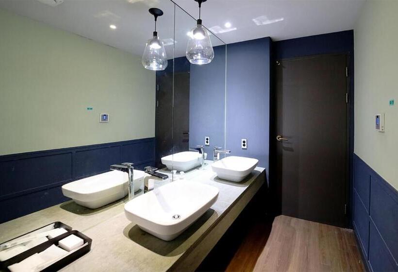 Семейный Номер, Seomyeon Hound Hotel 1st Street