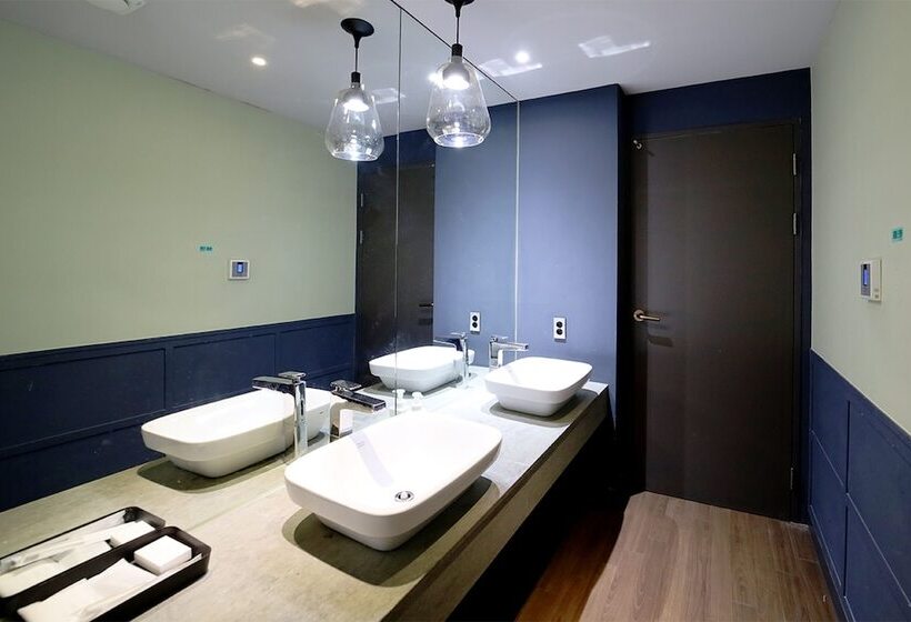 Семейный Номер, Seomyeon Hound Hotel 1st Street