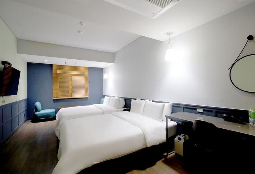 Семейный Номер, Seomyeon Hound Hotel 1st Street
