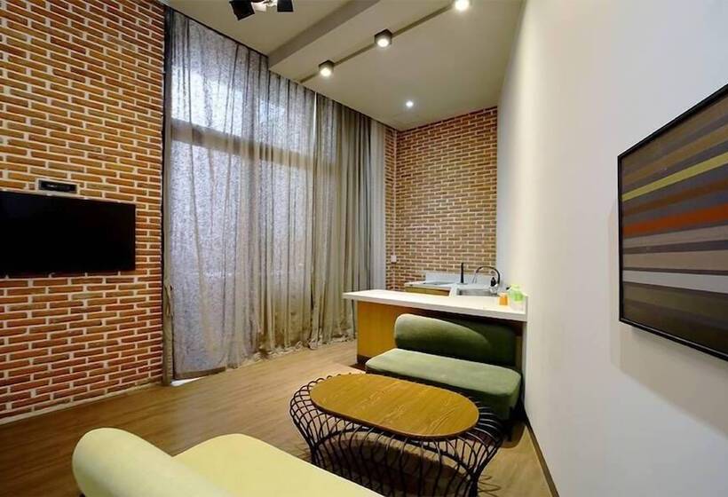 Семейный Номер, Seomyeon Hound Hotel 1st Street