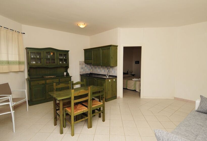 プールビューの２ベッドルームアパート, Vallemare Residence E Studios