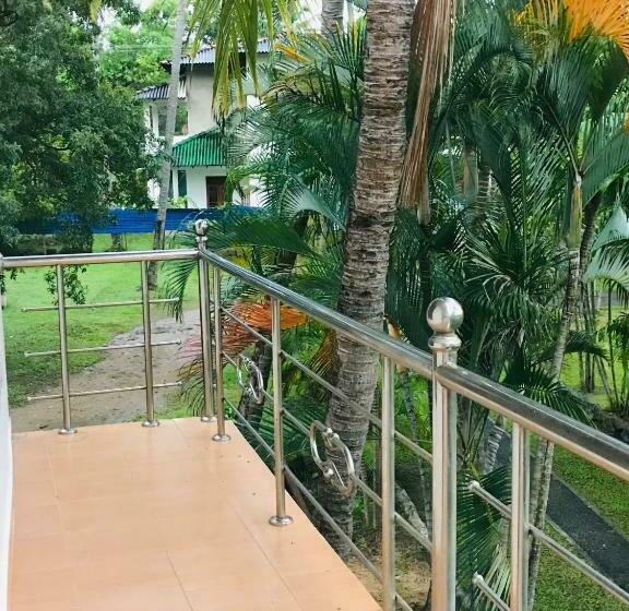 اتاق خانوادگی, Green Parrot Family Resort