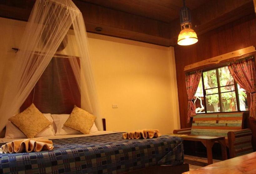 디럭스 룸, Longtail Beach Resort