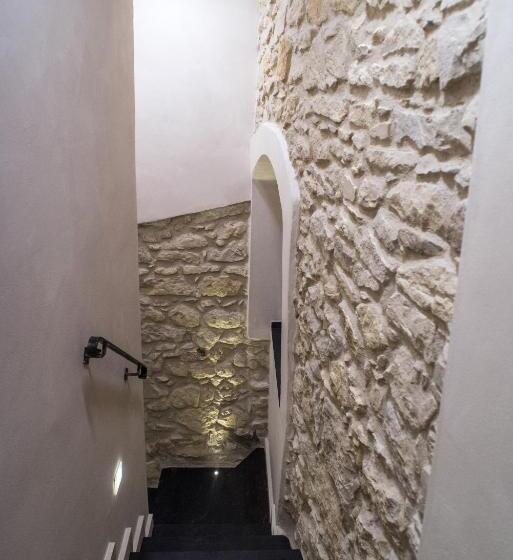غرفة سوبيريور, Via Barocca