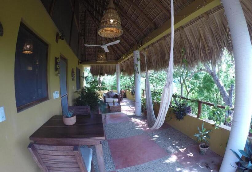 غرفة ديلوكس مطلّة علي البحر مزوَّدة بشُرفة, Casa Aditi