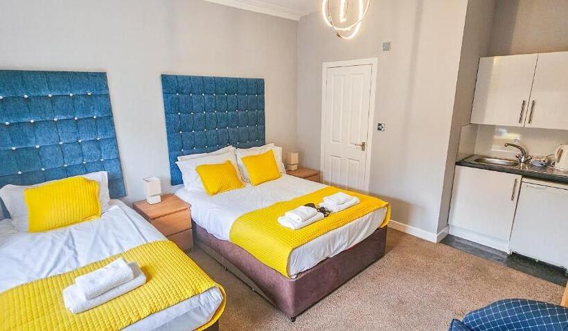 חדר קלאסי לשלושה, Mystayinn Strathblane House