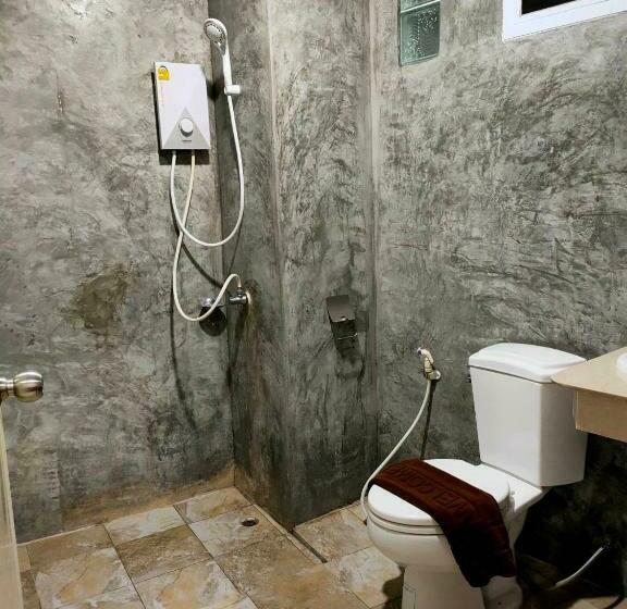 تختخواب در اتاق مشترک, Save Hostel