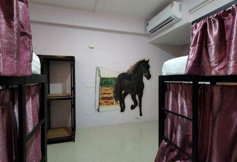 تختخواب در اتاق مشترک, Save Hostel