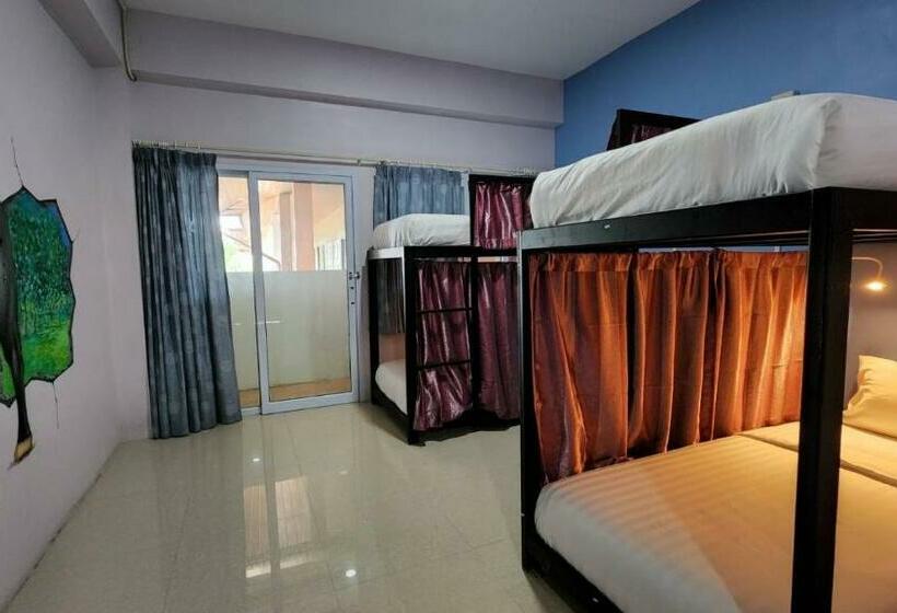 تختخواب در اتاق مشترک, Save Hostel