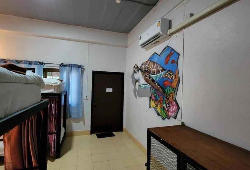 تختخواب در اتاق مشترک, Save Hostel
