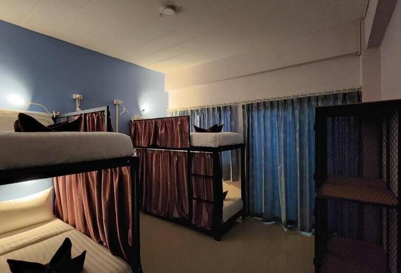تختخواب در اتاق مشترک, Save Hostel