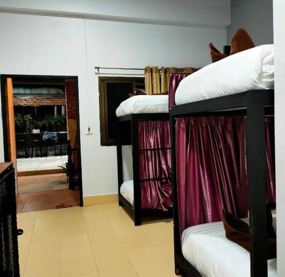 تختخواب در اتاق مشترک, Save Hostel