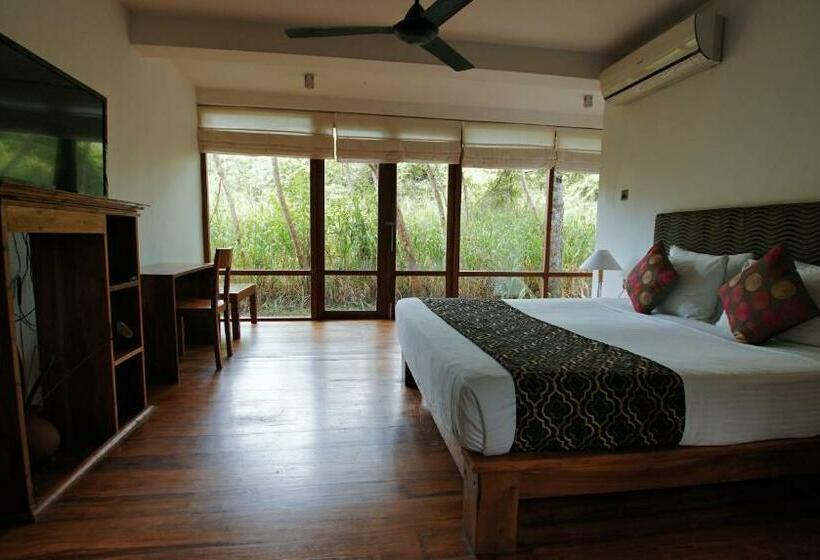 سوییت لوکس, Wild Grass Nature Resort