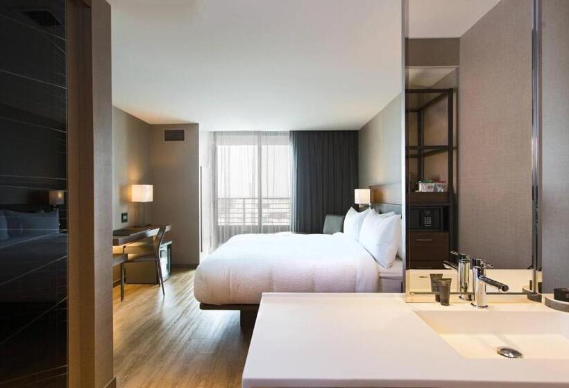 Люкс Кровать Кинг, Ac Hotel Cincinnati At Liberty Center