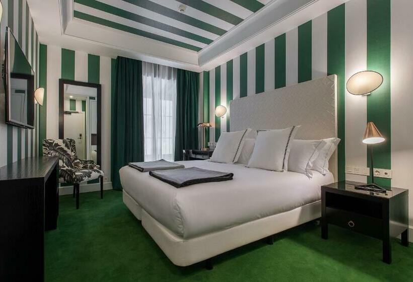 اتاق اکونومی, Room Mate Valeria