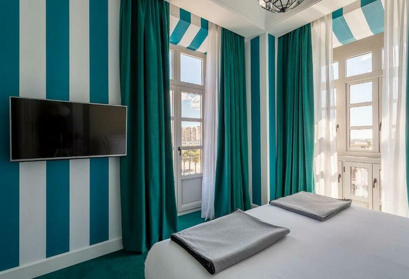 سوییت جونیور, Room Mate Valeria