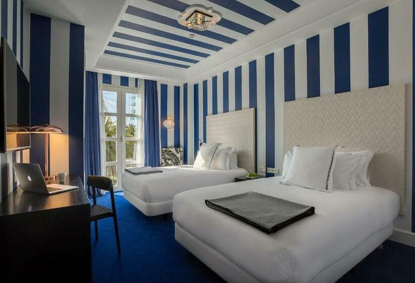 اتاق استاندارد با چشم‌انداز, Room Mate Valeria