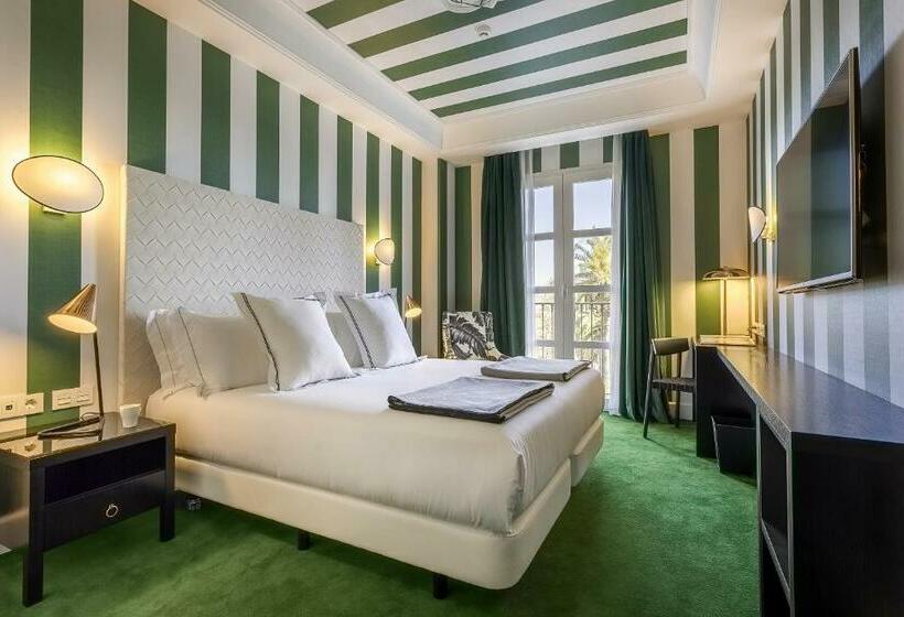 اتاق استاندارد با چشم‌انداز, Room Mate Valeria