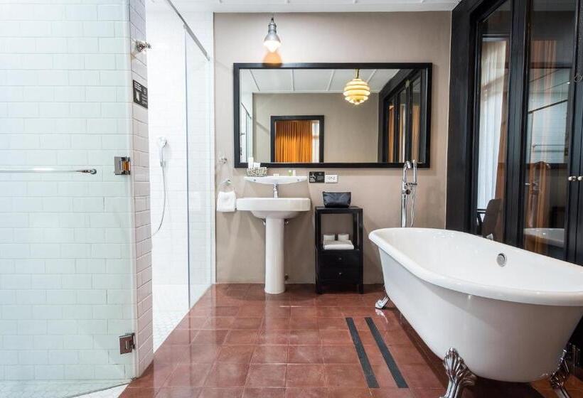Люкс, The Henry Hotel Manila