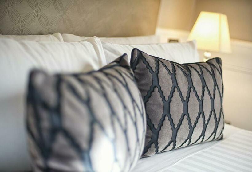اتاق عادی, The Independent Suites