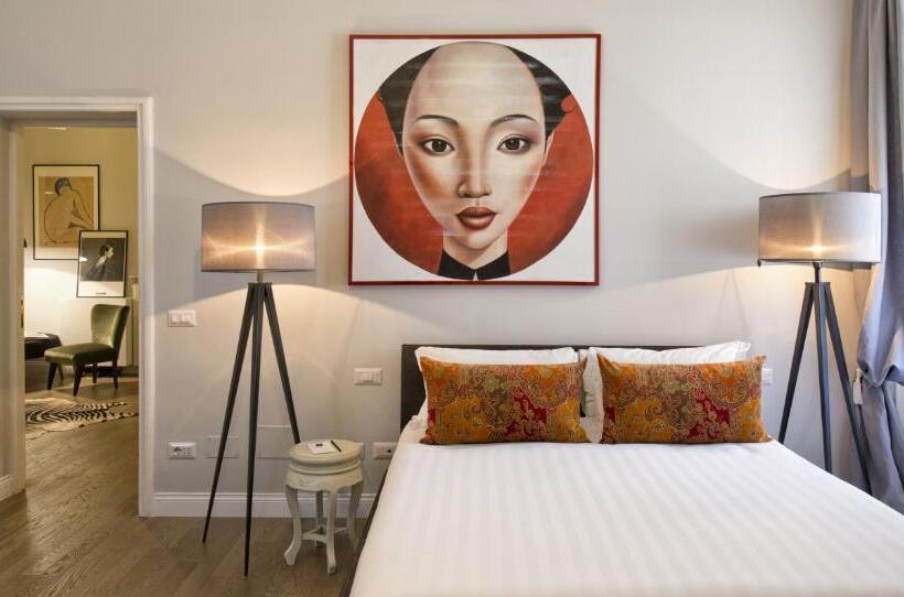 اتاق لوکس سه تخته, The Independent Suites
