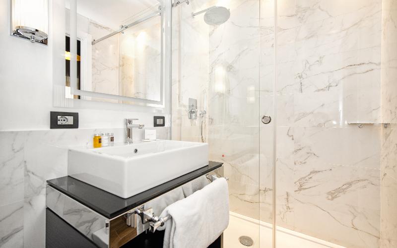 اتاق کلاسیک, The Independent Suites