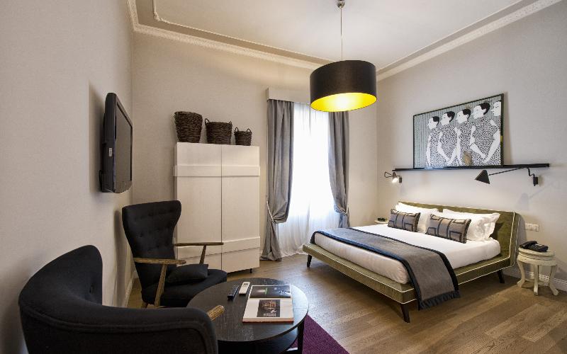 اتاق خانوادگی, The Independent Suites