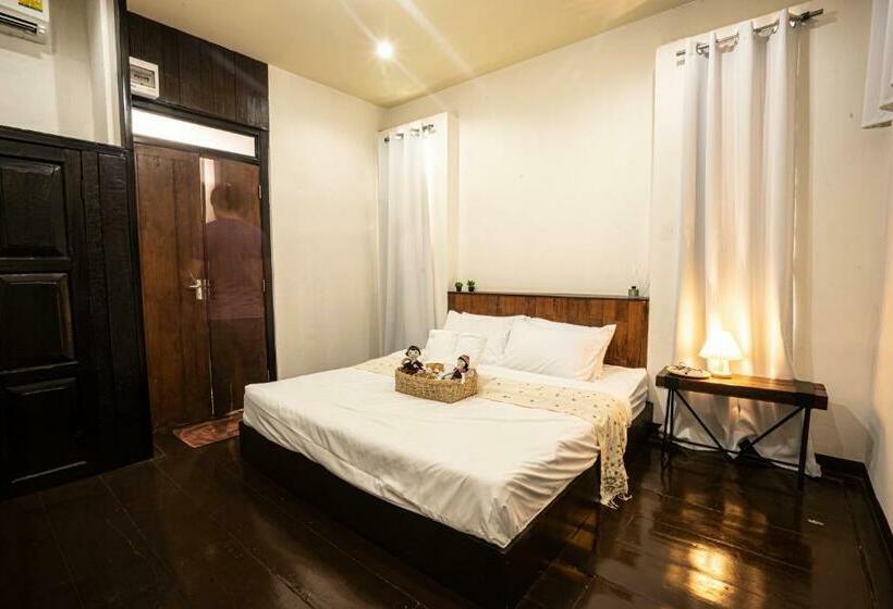Номер Deluxe, Croissant Hotel And Cafe