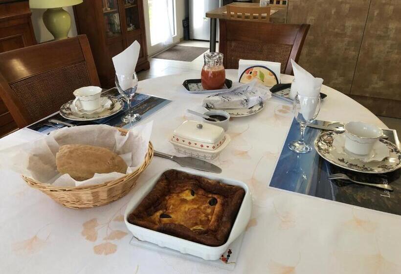 Номер Стандарт, Chez Yolande