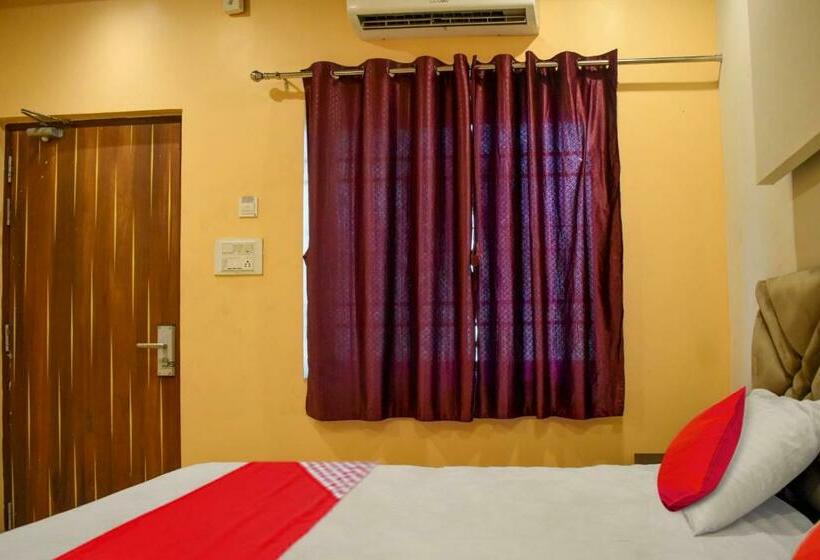 اتاق کلاسیک سه تخته, O Club Toronto