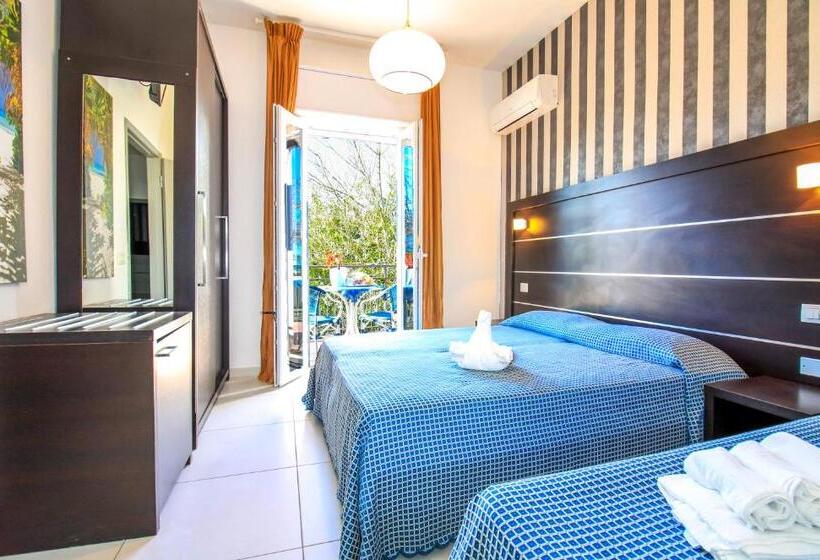 Трехместный Номер Стандарт с Балконом, Dependance Londra Hotel Duca Di Kent