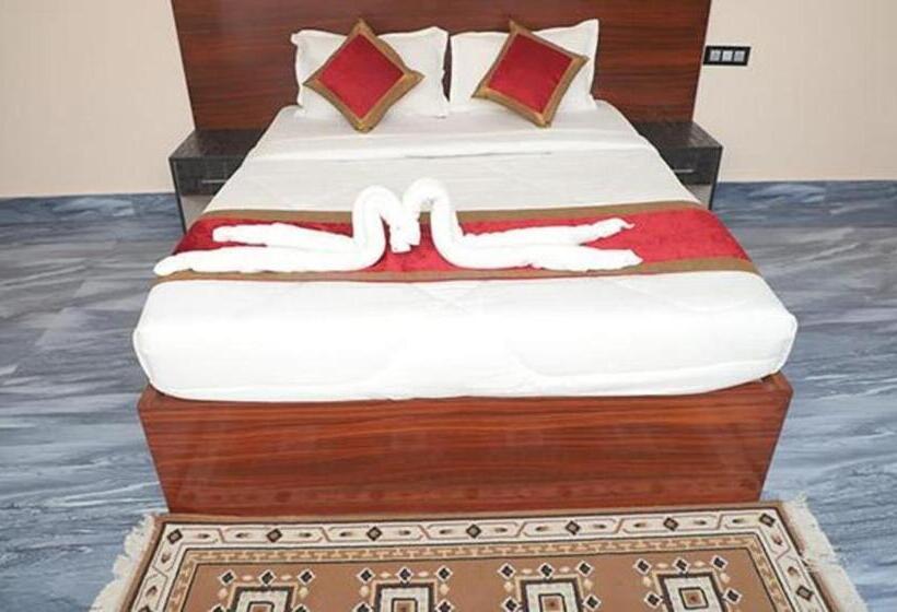 اتاق لوکس, Fabhotel Flowery Pekoe Inn
