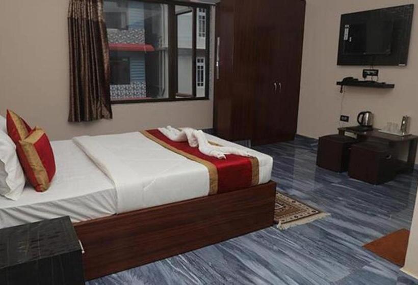 اتاق لوکس, Fabhotel Flowery Pekoe Inn
