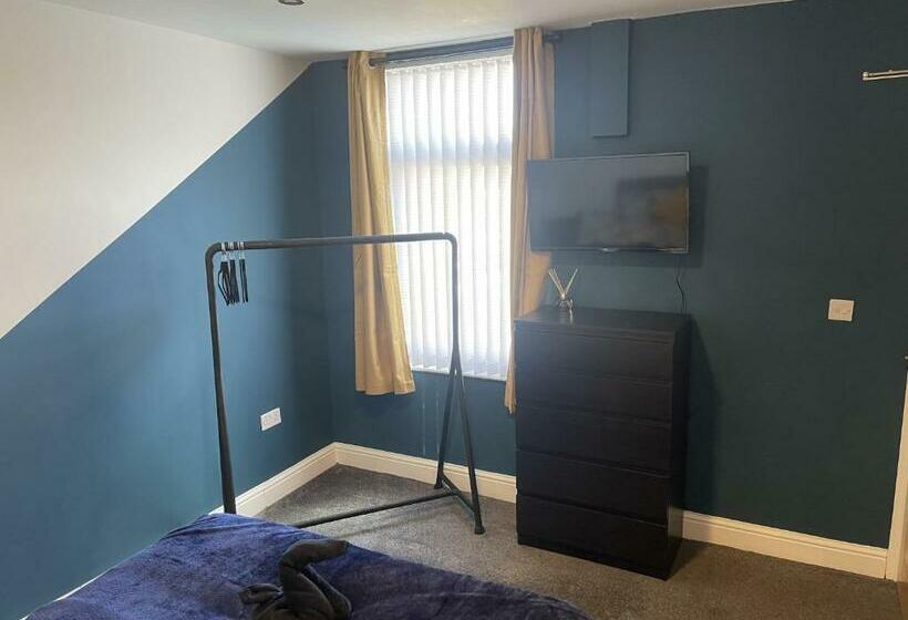 Quarto Deluxe, Anfield Accomodation