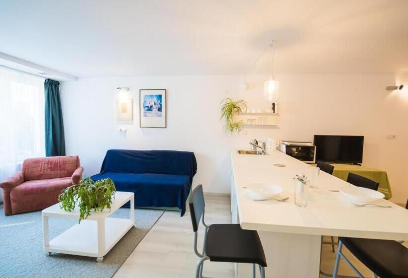 Студия Deluxe, Squash Apartments & Studios