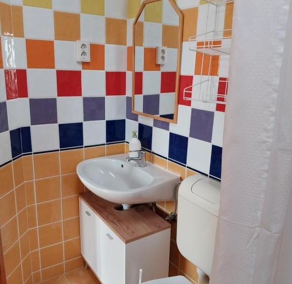 Апартаменты 1 Спальня, Squash Apartments & Studios