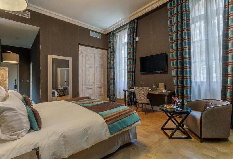 سوئیت جونیور با تخت بزرگ, La Cour Des Consuls Hotel And Spa Toulouse   Mgallery