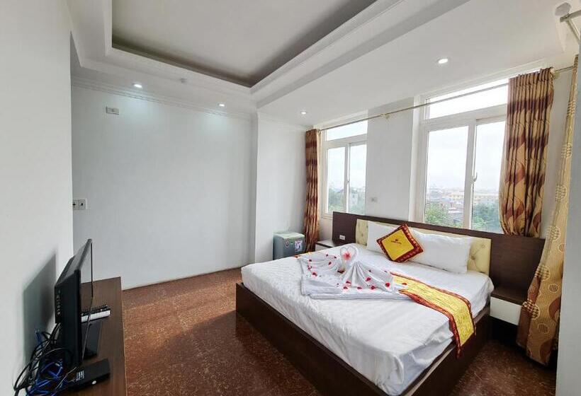 اتاق لوکس, Khách Sạn Crown   Gần đại Học Nông Lâm Tn