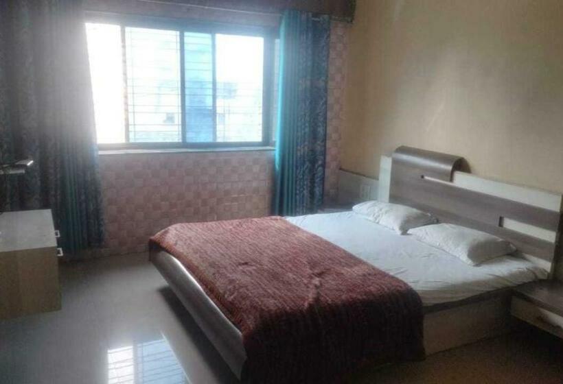 Трехместный Номер Классика, Pop Hotel Sudarshan