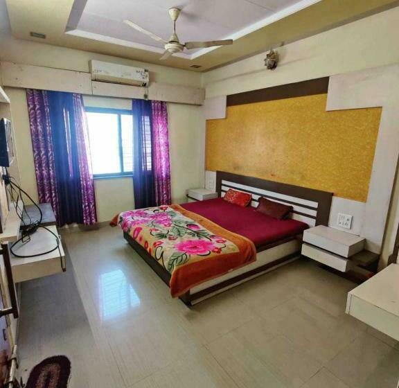 Трехместный Номер Классика, Pop Hotel Sudarshan