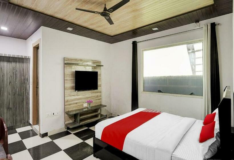 Трехместный Номер Классика, Collection O Hotel Love Garden