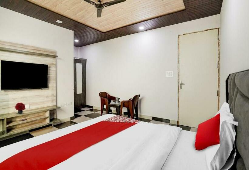 Трехместный Номер Классика, Collection O Hotel Love Garden
