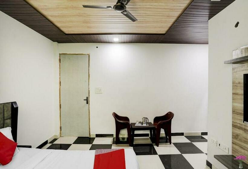Трехместный Номер Классика, Collection O Hotel Love Garden
