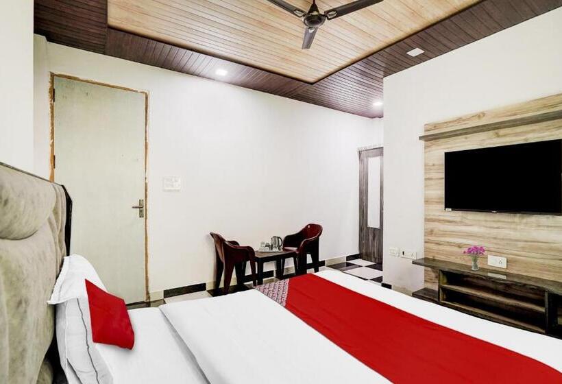 Трехместный Номер Классика, Collection O Hotel Love Garden