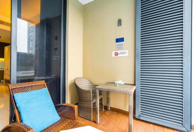 سوییت با چشم‌انداز استخر, Greystone 99 Suites