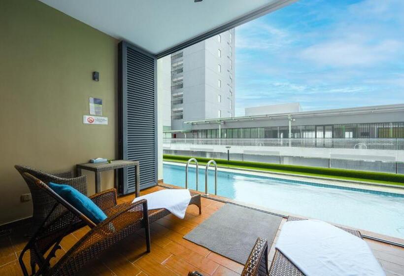 سوییت با چشم‌انداز استخر, Greystone 99 Suites