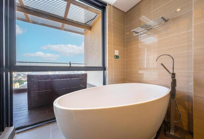 سوئیت با بالکن, Greystone 99 Suites
