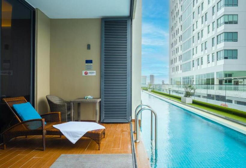 سوییت با چشم‌انداز استخر, Greystone 99 Suites
